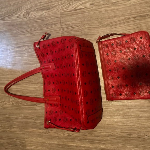 MCM Reversible Liz Shopper Visetos Large Ruby Red - Picture 3 of 5